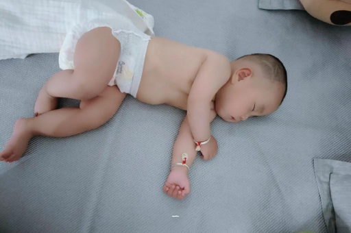 盘锦宝宝胳膊上起红疙瘩